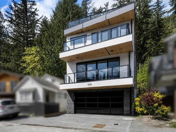 202 Lakeshore Dr, Fraser Valley, BC V2R 5A1