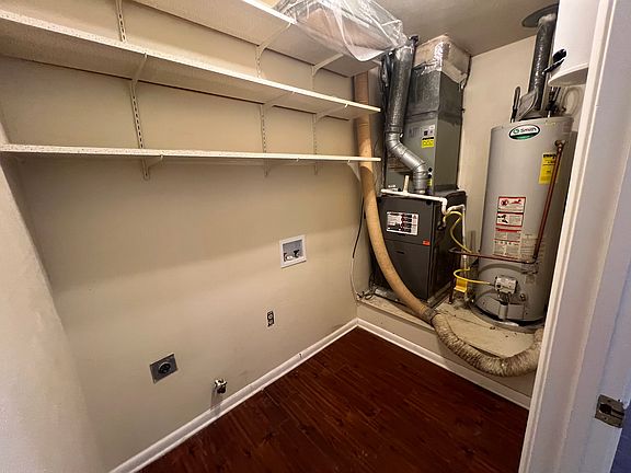 4th image of 813 E Windsor Dr