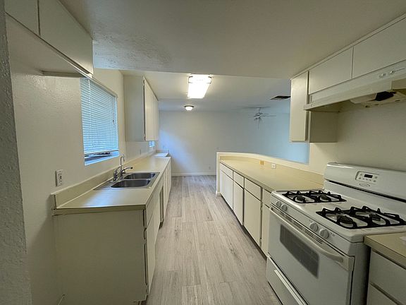 4th image of 1589 N Hill Ave #2