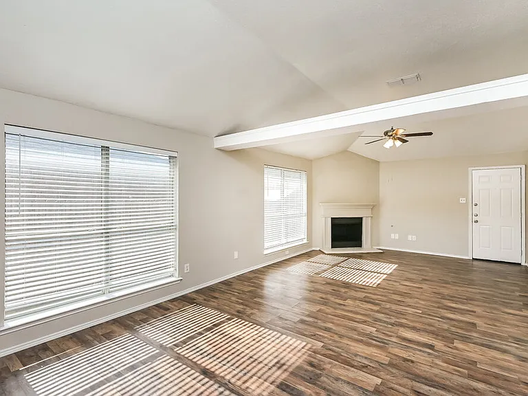 10217 Cypress Hills Dr — Photo 6