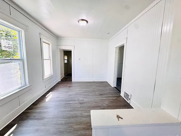 924 Ansel Rd — Photo 5