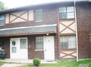 205 Tudor Ln, Middle Island, NY 11953