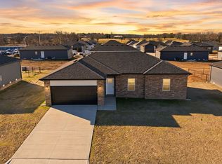 1760 S Hazel St, Mount Vernon, MO 65712