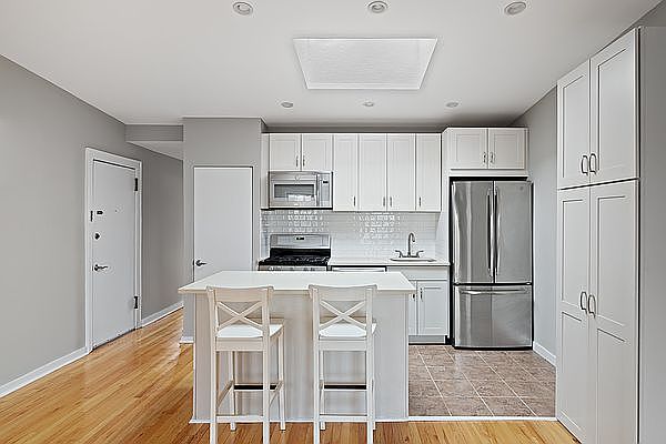 1st image of 83 Douglass St APT 4