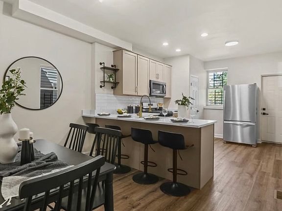 2nd image of 322 S Poppleton St