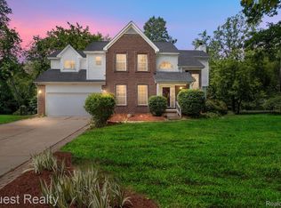 7552 Pineland Ct, Waterford, MI