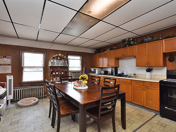 3rd image of 32 Crawford St