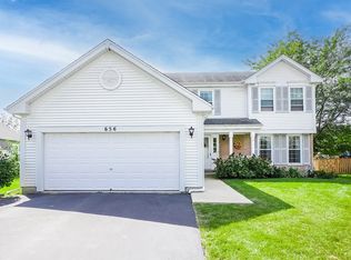 656 Lakewood Farms Dr, Bolingbrook, IL 60490