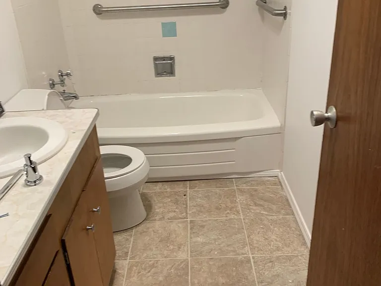 620 S Laurel St — Photo 5