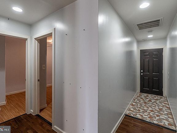4th image of 513 W Girard Ave #2F