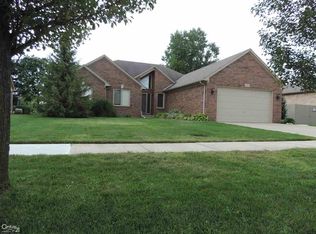 19554 Jack Pine Dr, Macomb, MI 48042