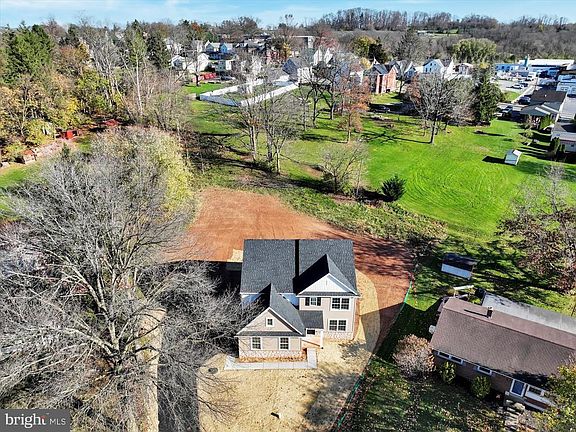 2nd image of 35 Keeler Ave
