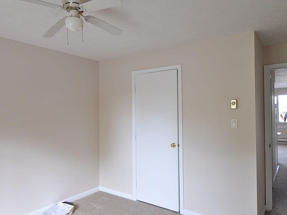 4th image of 915 N Rogers St