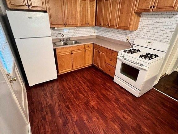 3rd image of 10 Grove St APT 3