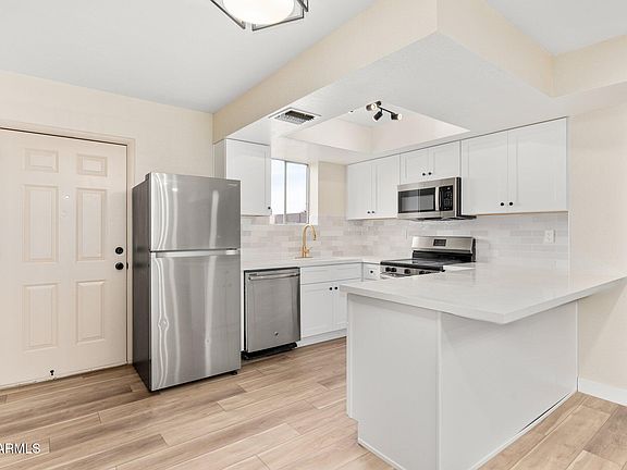 4th image of 6152 W TOWNLEY Avenue
