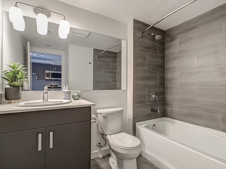 271 Spadina Rd E — Photo 6