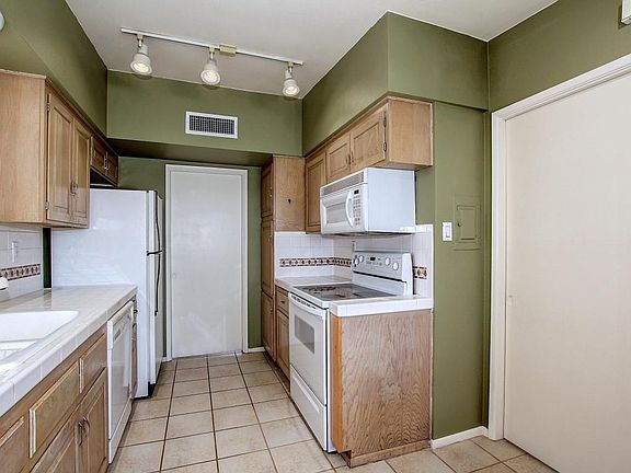 4th image of 5150 N 20th St Unit 206