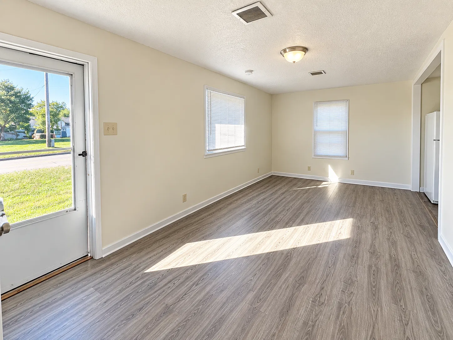 2 bed, 1720 sqft, $1,000 — Photo 2
