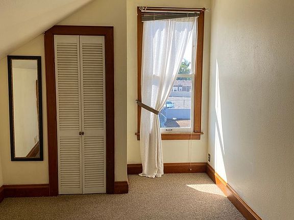 5th image of 2714-2718 1/2 B St #2718