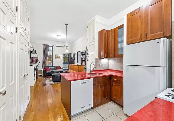 5th image of 430 E 85th St #1CD