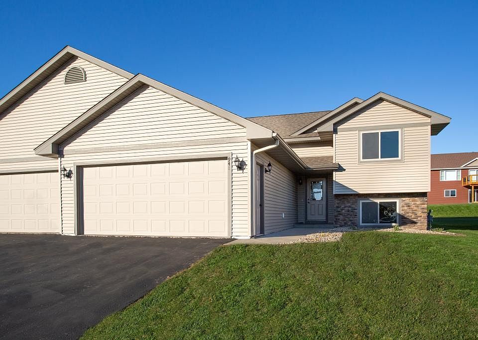 1st image of 941 Fairchild Dr