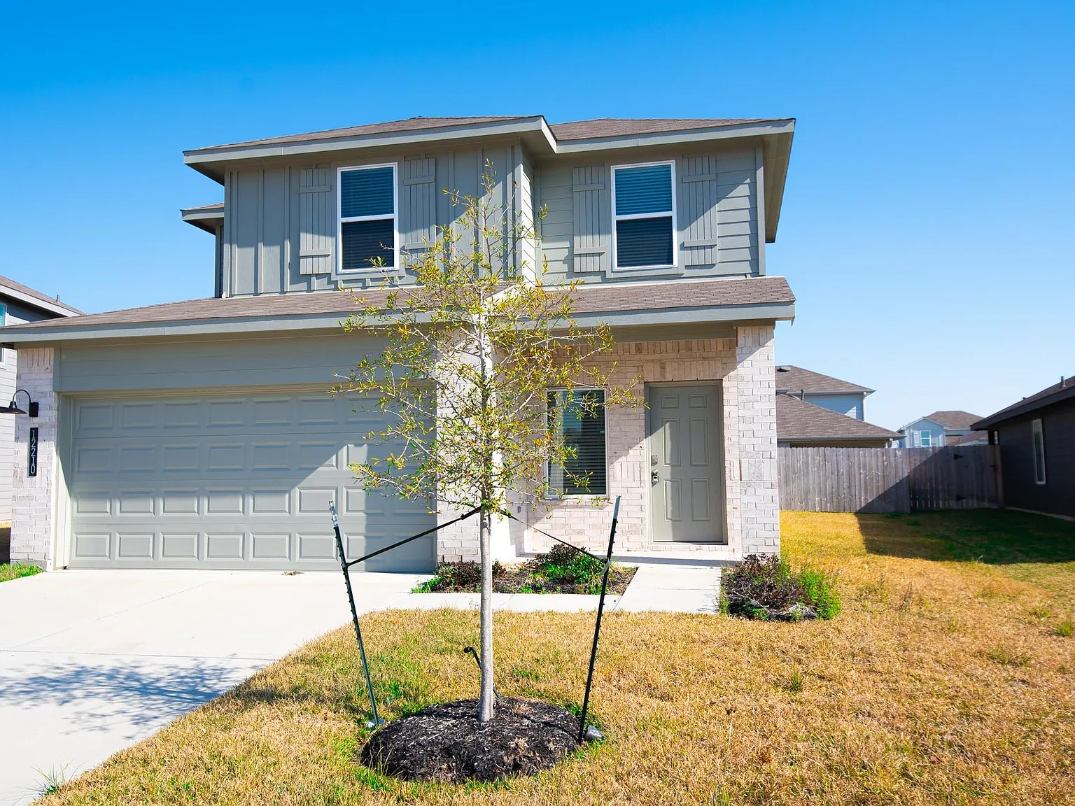 3 bed, 2.5 bath, 1999 sqft, $1,950 — Photo 1