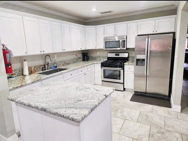 Clubhouse Kitchen (Residents Only)