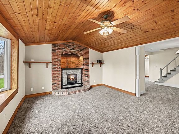 3rd image of 989 Ogden Rd