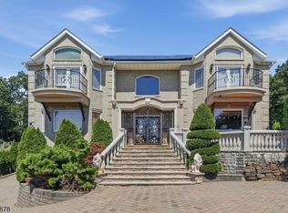 37 Mountainwood Ct, Totowa Boro, NJ 07512