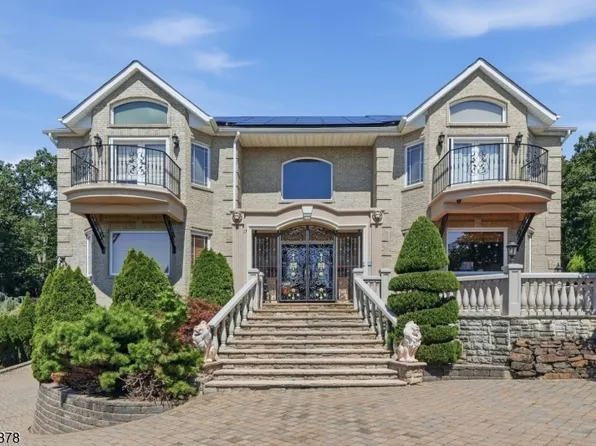 37 Mountainwood Ct, Totowa Boro, NJ 07512