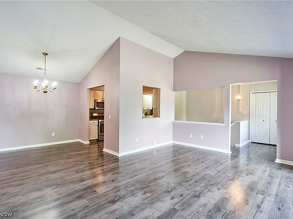 3rd image of 7215 Channing Ln