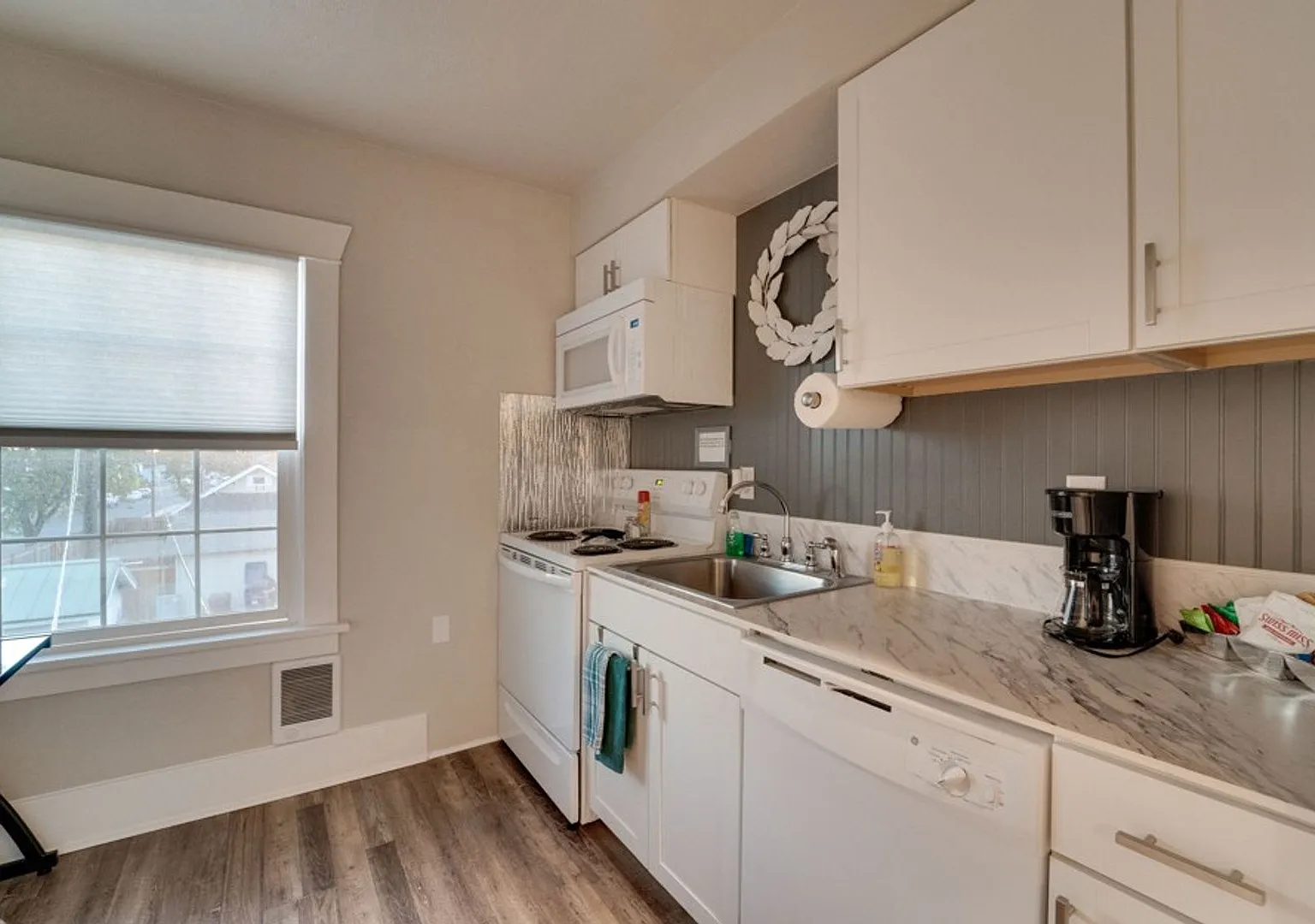 Garland district 1 bedroom apartment (Furnished) — Photo 4
