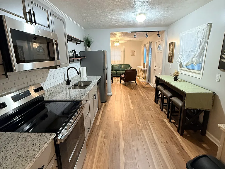 4501 Greenfield Dr — Photo 10