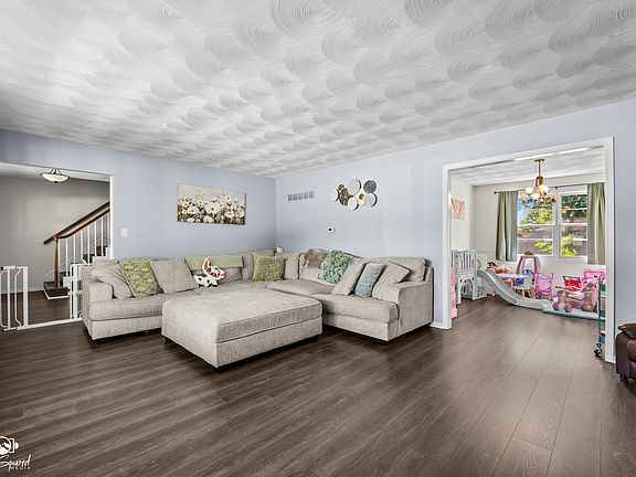 4th image of 357 Windermere Way