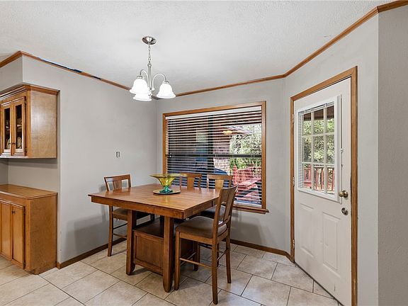 5th image of 4217 Warwick Ln