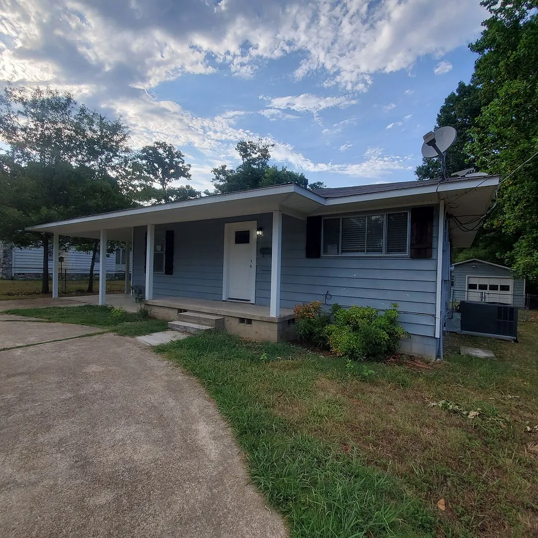 3 bed, 2.0 bath, 1208 sqft, $1,500 — Photo 1