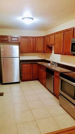 3rd image of 4005 Sanford Dr