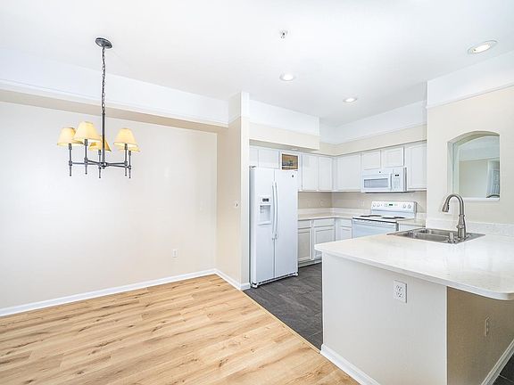 2nd image of 2801 Chancellorsville Dr APT 612