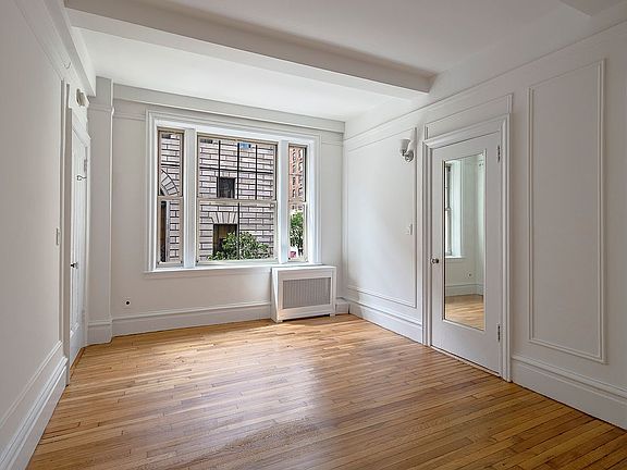 3rd image of 170 W 74th St APT 307
