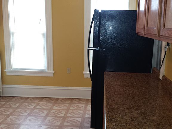 4th image of 1541 Hillside Ave N #2