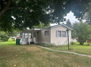 10 Fir Ln, Williamson, NY 14589
