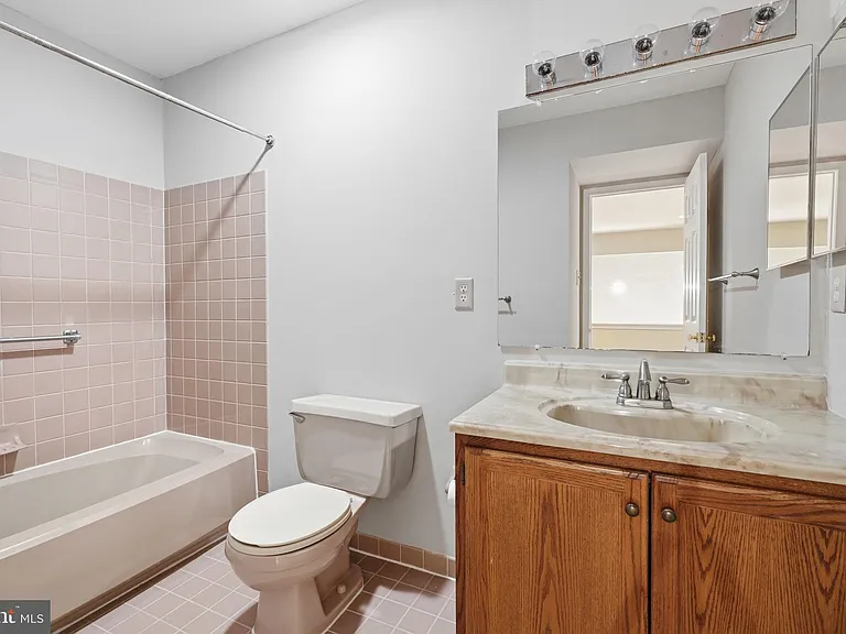 7 Walton Ct — Photo 24