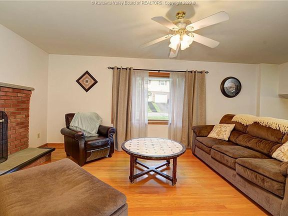 4th image of 1506 Village Dr