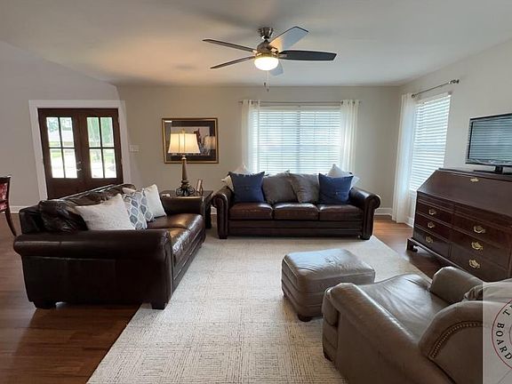 2nd image of 4410 Sanderson Ln