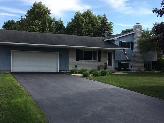 3rd image of 588 Plymouth Dr