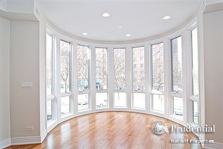 5th image of 2743 N Sheffield Ave APT 3N