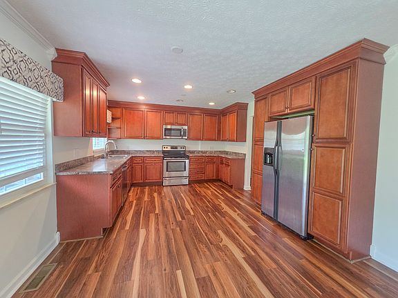 4th image of 422 Dayflower Ct
