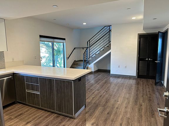 5th image of 178 N Alexandria Ave APT 301