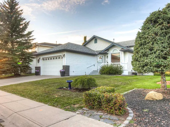 135 Woodside Rd NW, Airdrie, AB T4B 2E3