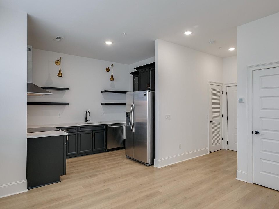 1st image of 404 Douglas Ave #304